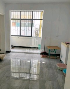 九龙菜市场附近，简装51㎡，3室1卫，带简单家具，6400/年