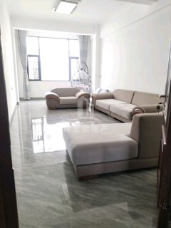 土产公司自建房，简装140㎡，3室2卫，带家具，8800/年出租