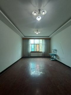 红学小区自建房，3室2厅1卫，空房，租金5500元/年